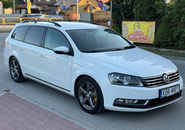 Volkswagen Passat cena 25900 przebieg: 330000, rok produkcji 2012 z Kielce małe 137